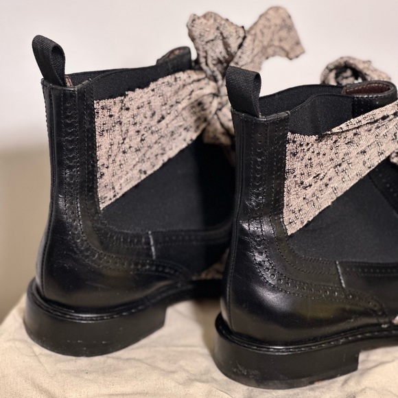 Black Leather ankle boots with brogue trim, bow accents. Box & dust bag included - Picture 8 of 9